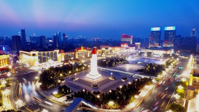 航拍八一广场新貌,新夜景璀璨