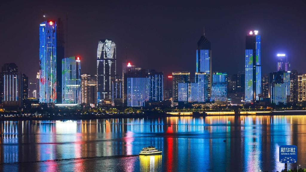 红土地上的新崛起--沿着总书记的足迹之江西篇