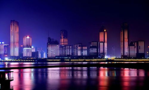 中部夜景最壮观的三座城市,江景是 标配 ,长沙南昌都在其中