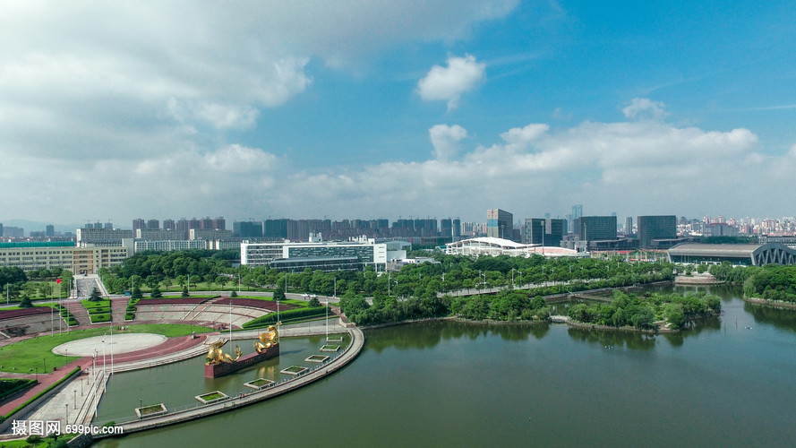 南昌大学双龙雕塑 校园里的文化图腾与艺术象征